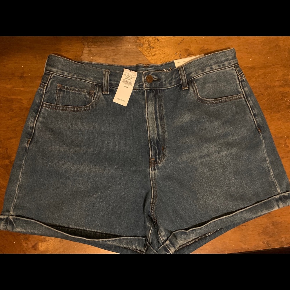 NWT American Eagle mom style shorts